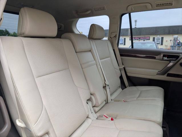 Photo of 2011 White Lexus GX 460