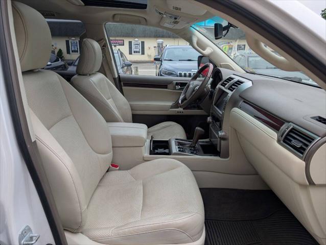 Photo of 2011 White Lexus GX 460