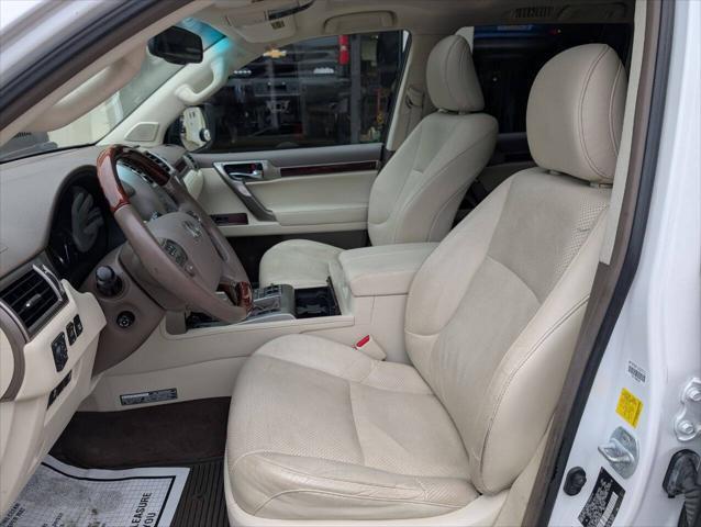 Photo of 2011 White Lexus GX 460