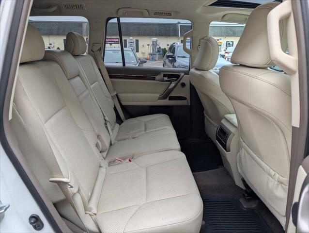 Photo of 2011 White Lexus GX 460