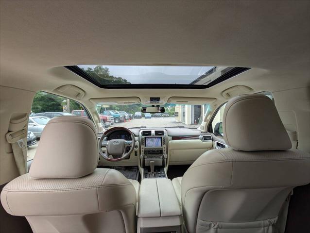 Photo of 2011 White Lexus GX 460