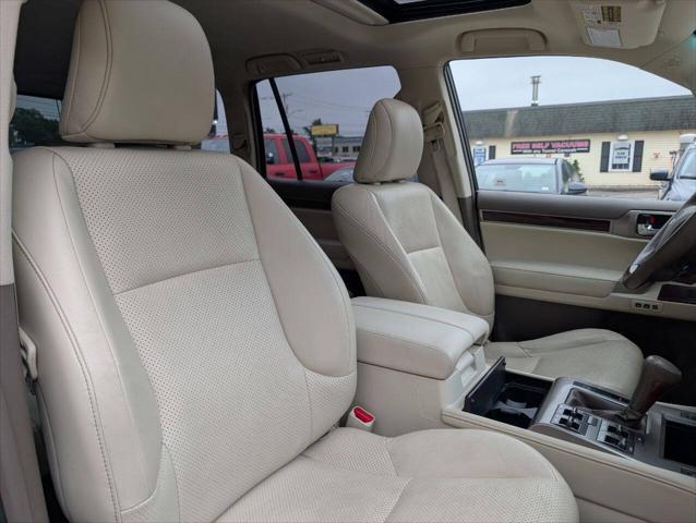 Photo of 2011 White Lexus GX 460