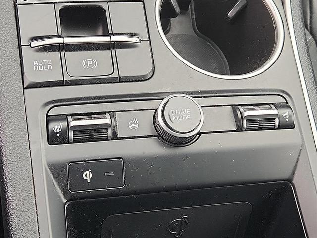 Photo of 2023 Glacial White Pearl Kia K5