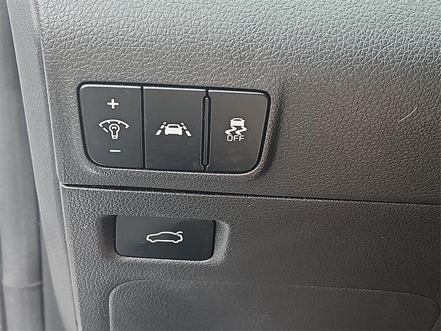 Photo of 2023 Glacial White Pearl Kia K5