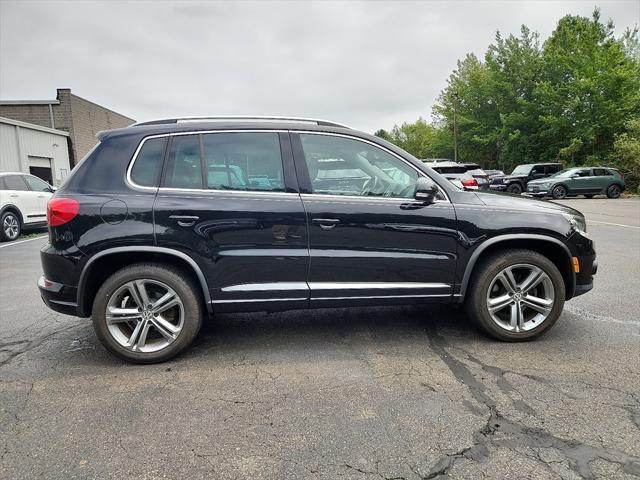 Photo of 2017 Deep Black Volkswagen Tiguan