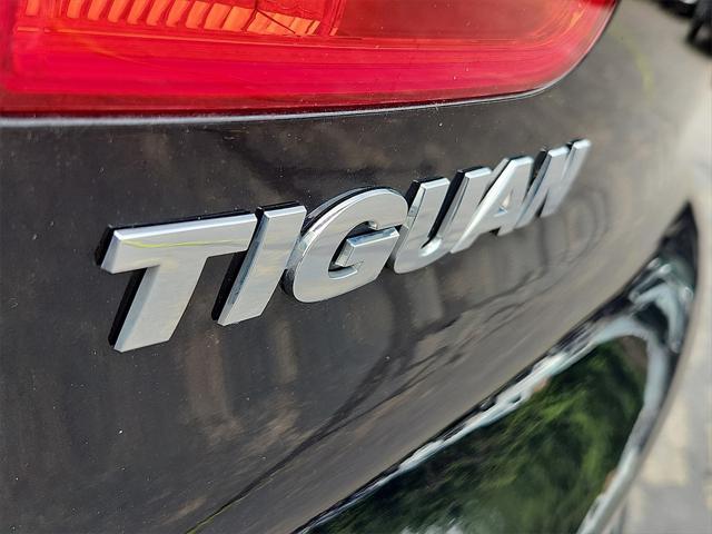 Photo of 2017 Deep Black Volkswagen Tiguan