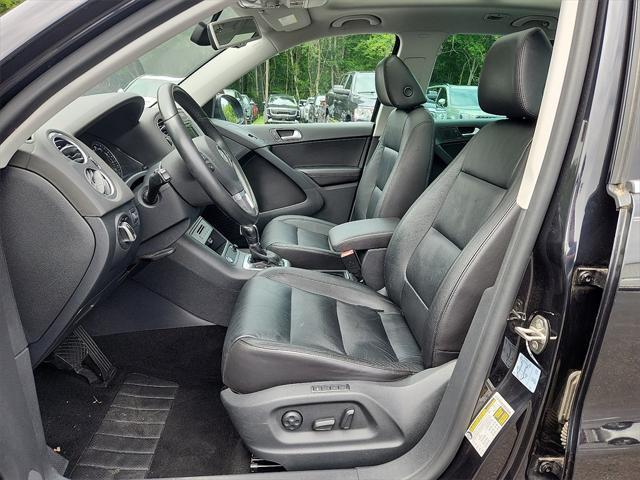 Photo of 2017 Deep Black Volkswagen Tiguan