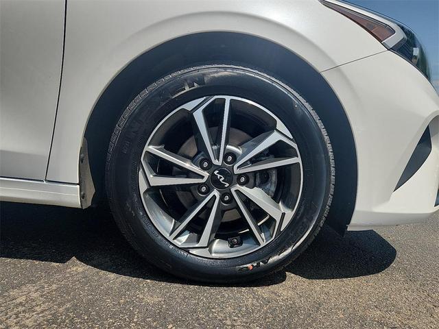 Photo of 2023 Snow White Pearl Kia Forte