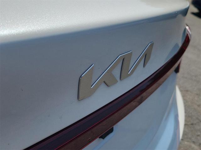 Photo of 2023 Snow White Pearl Kia Forte