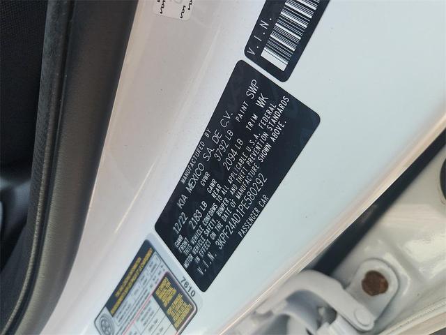 Photo of 2023 Snow White Pearl Kia Forte