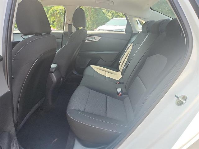 Photo of 2023 Snow White Pearl Kia Forte