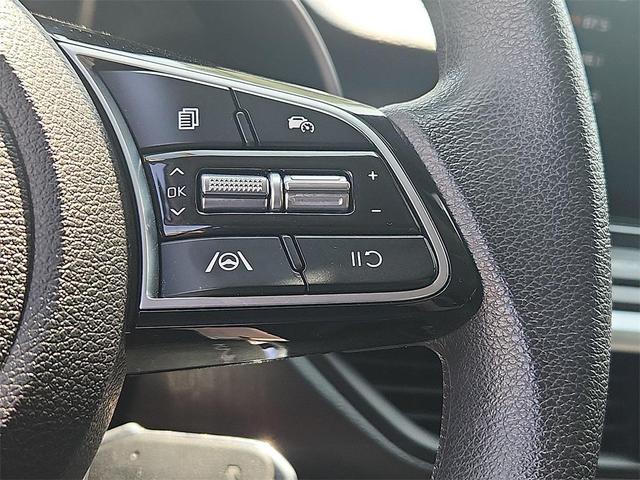 Photo of 2023 Snow White Pearl Kia Forte