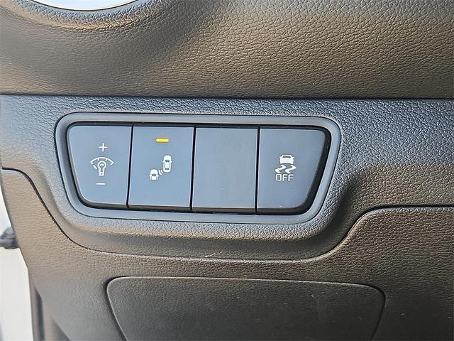 Photo of 2023 Snow White Pearl Kia Forte