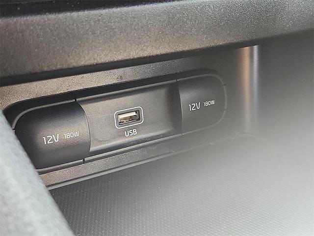 Photo of 2023 Snow White Pearl Kia Forte