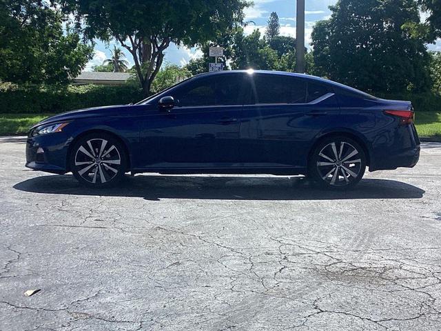 Photo of 2019 Gray Nissan Altima