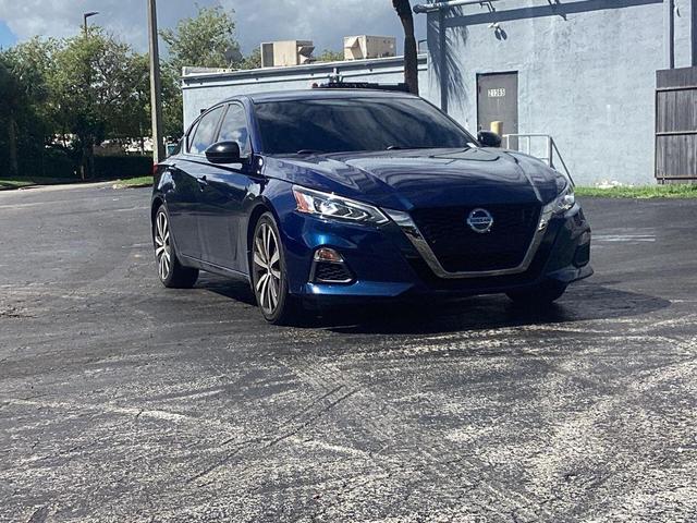 Photo of 2019 Gray Nissan Altima