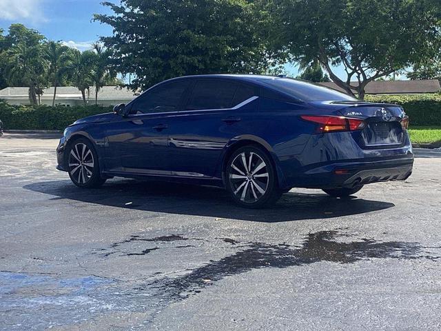 Photo of 2019 Gray Nissan Altima
