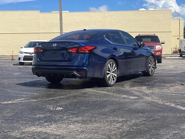 Photo of 2019 Gray Nissan Altima