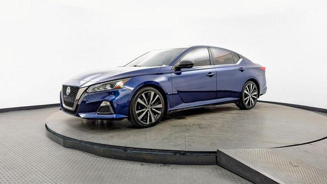 Photo of 2019 Gray Nissan Altima
