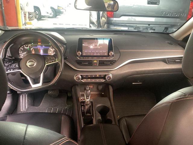 Photo of 2019 Gray Nissan Altima