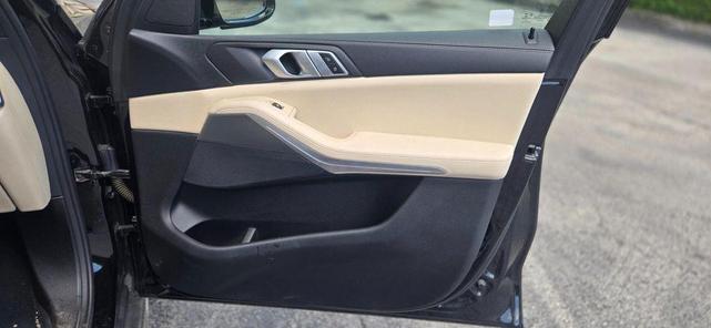Photo of 2019 Jet Black BMW X5