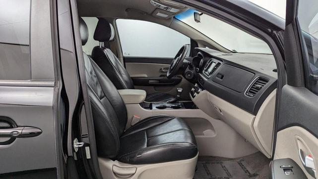 Photo of 2020 Aurora Black Kia Sedona