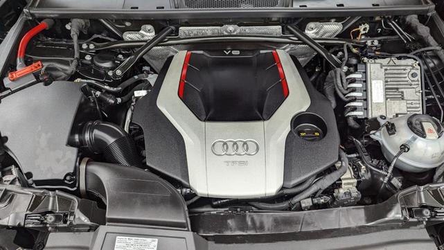 Photo of 2019 Mythos Black Metallic Audi SQ5