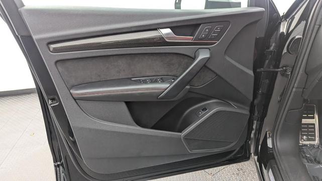Photo of 2019 Mythos Black Metallic Audi SQ5