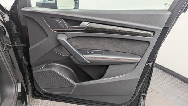 Photo of 2019 Mythos Black Metallic Audi SQ5