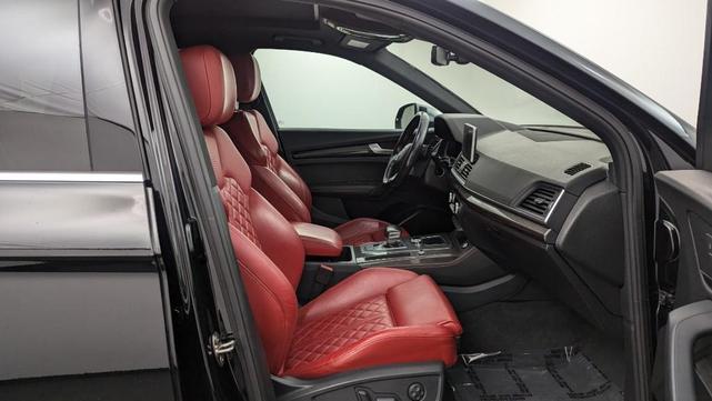 Photo of 2019 Mythos Black Metallic Audi SQ5