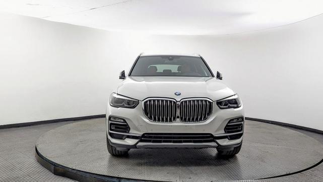 Photo of 2019 Mineral White Metallic BMW X5