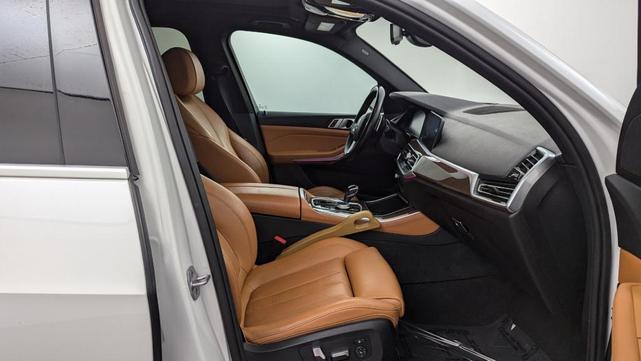 Photo of 2019 Mineral White Metallic BMW X5
