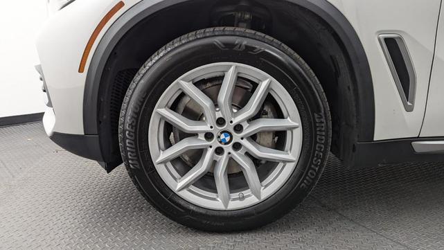 Photo of 2019 Mineral White Metallic BMW X5