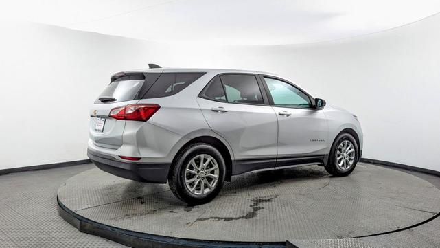Photo of 2021 Silver Ice Metallic Chevrolet Equinox