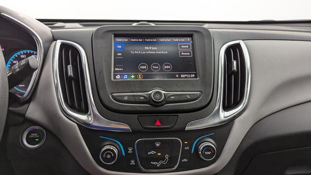 Photo of 2021 Silver Ice Metallic Chevrolet Equinox