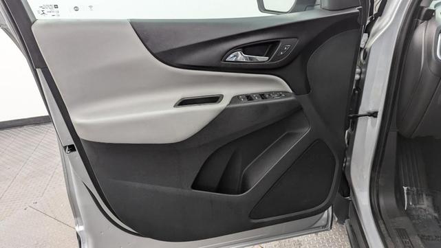 Photo of 2021 Silver Ice Metallic Chevrolet Equinox