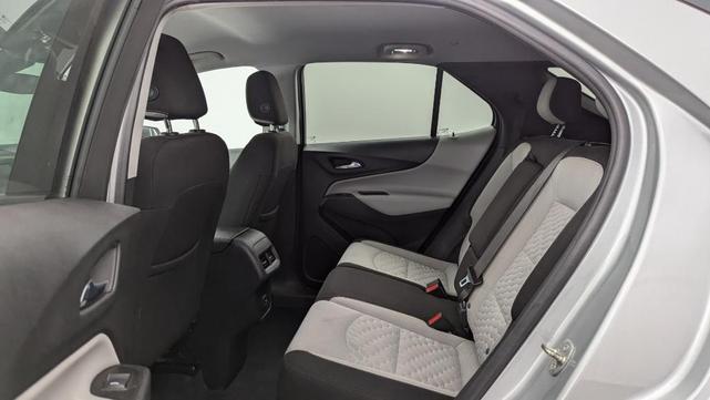 Photo of 2021 Silver Ice Metallic Chevrolet Equinox