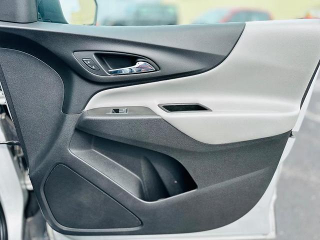 Photo of 2021 Silver Ice Metallic Chevrolet Equinox
