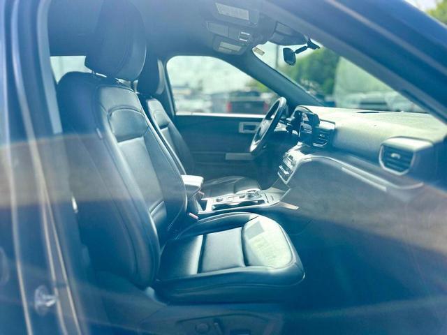 Photo of 2023 Carbonized Gray Metallic Ford Explorer