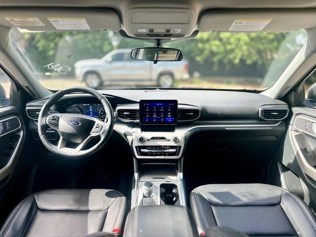 Photo of 2023 Carbonized Gray Metallic Ford Explorer