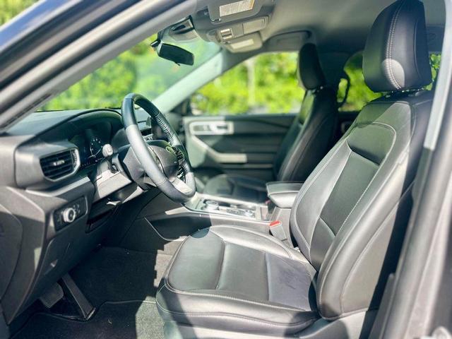 Photo of 2023 Carbonized Gray Metallic Ford Explorer