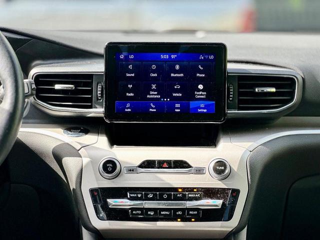 Photo of 2023 Carbonized Gray Metallic Ford Explorer
