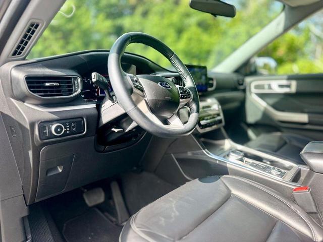 Photo of 2023 Carbonized Gray Metallic Ford Explorer