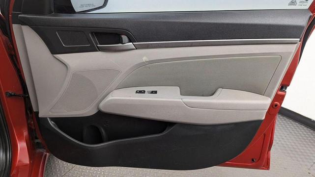 Photo of 2018 Scarlet Red Hyundai ELANTRA
