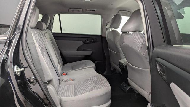 Photo of 2023 Midnight Black Metallic Toyota Highlander