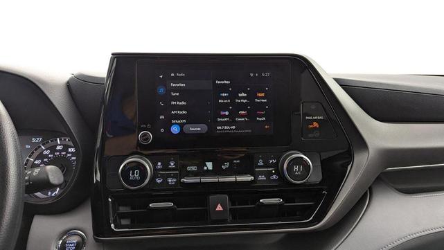 Photo of 2023 Midnight Black Metallic Toyota Highlander