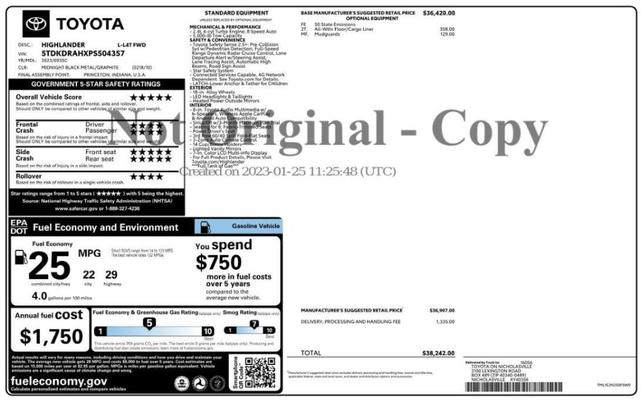Photo of 2023 Midnight Black Metallic Toyota Highlander
