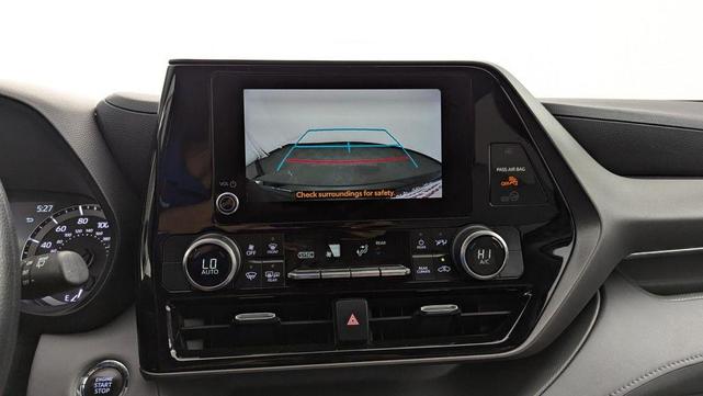 Photo of 2023 Midnight Black Metallic Toyota Highlander