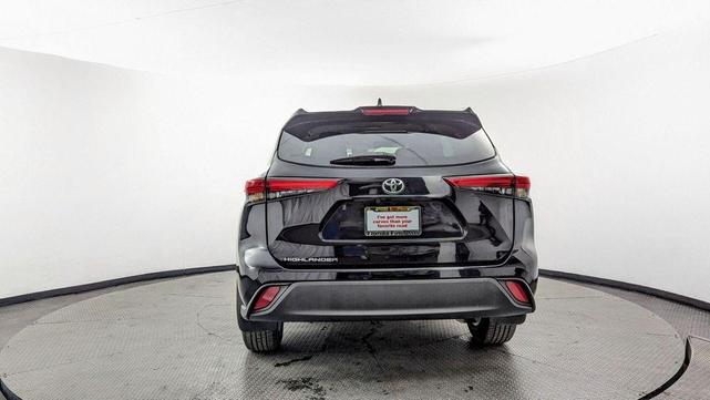 Photo of 2023 Midnight Black Metallic Toyota Highlander