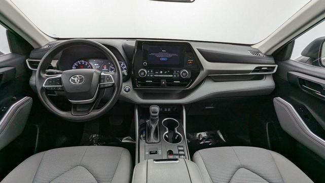 Photo of 2023 Midnight Black Metallic Toyota Highlander